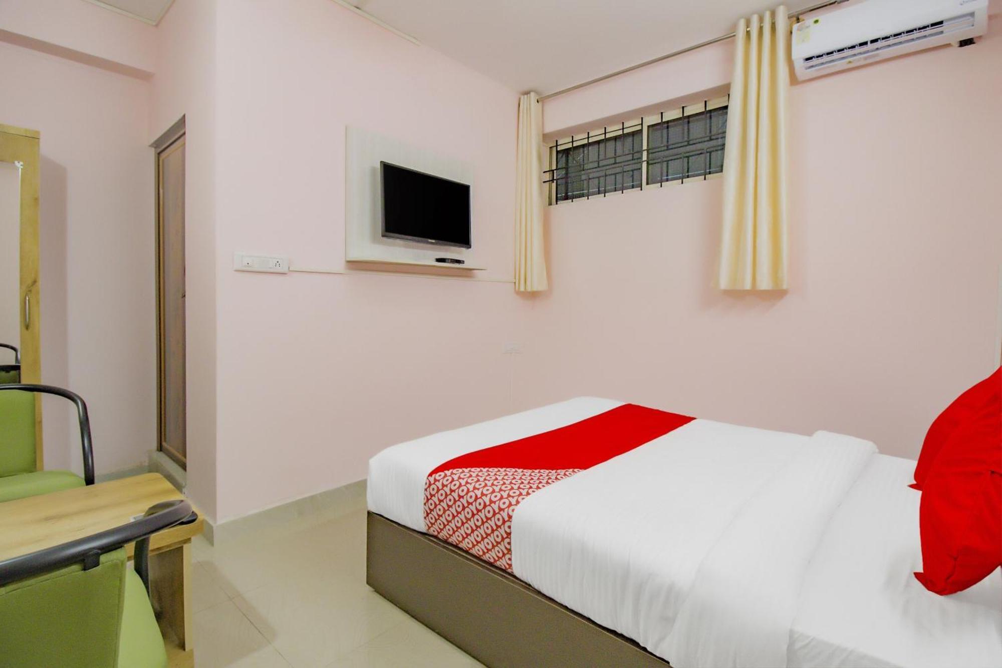 Oyo 79181 Sri Dhanalakshmi Boarding & Lodging Bangalore Exterior foto